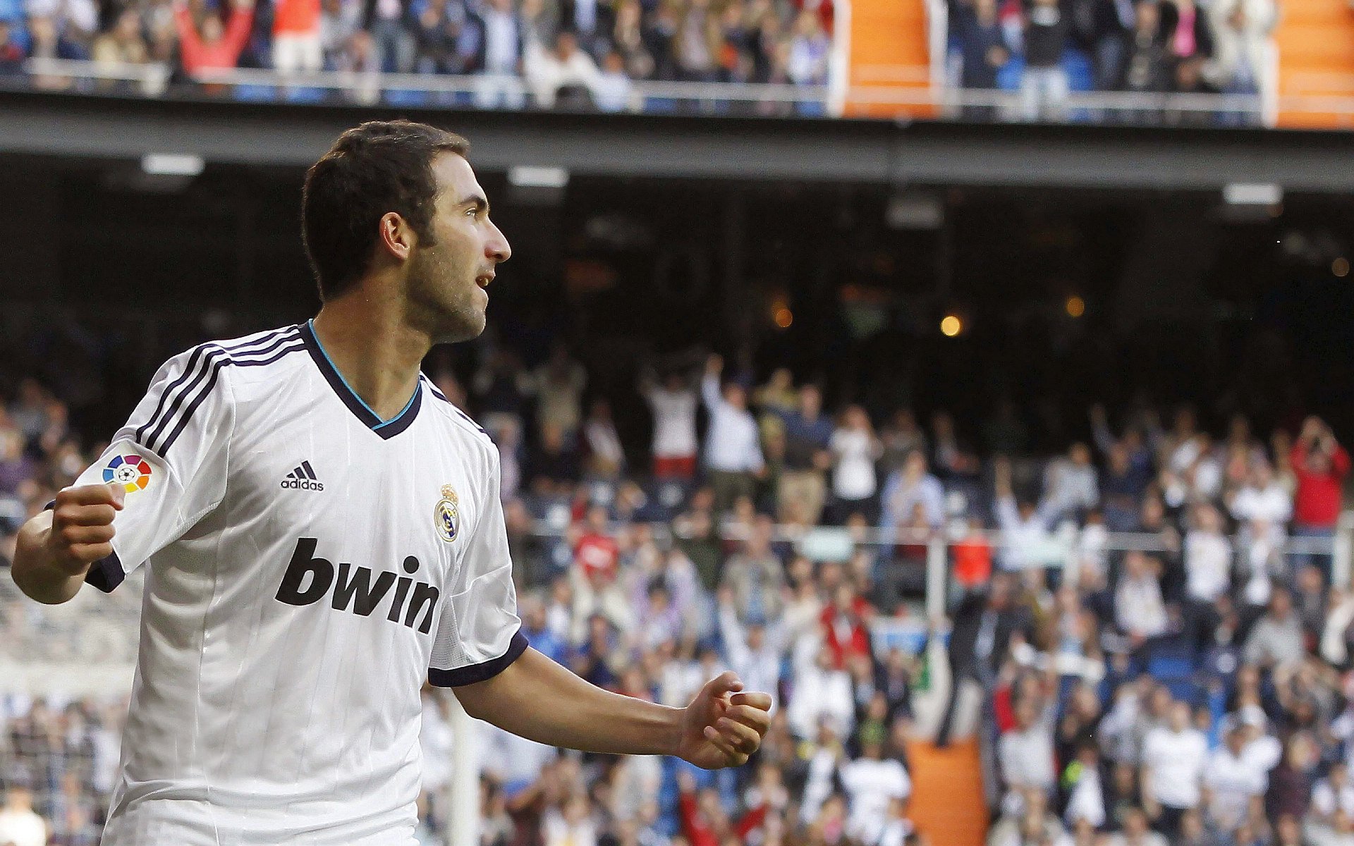 出色发挥首场状态出色，西班牙队观众沸腾！，Scout重返赛场比赛高潮迭起