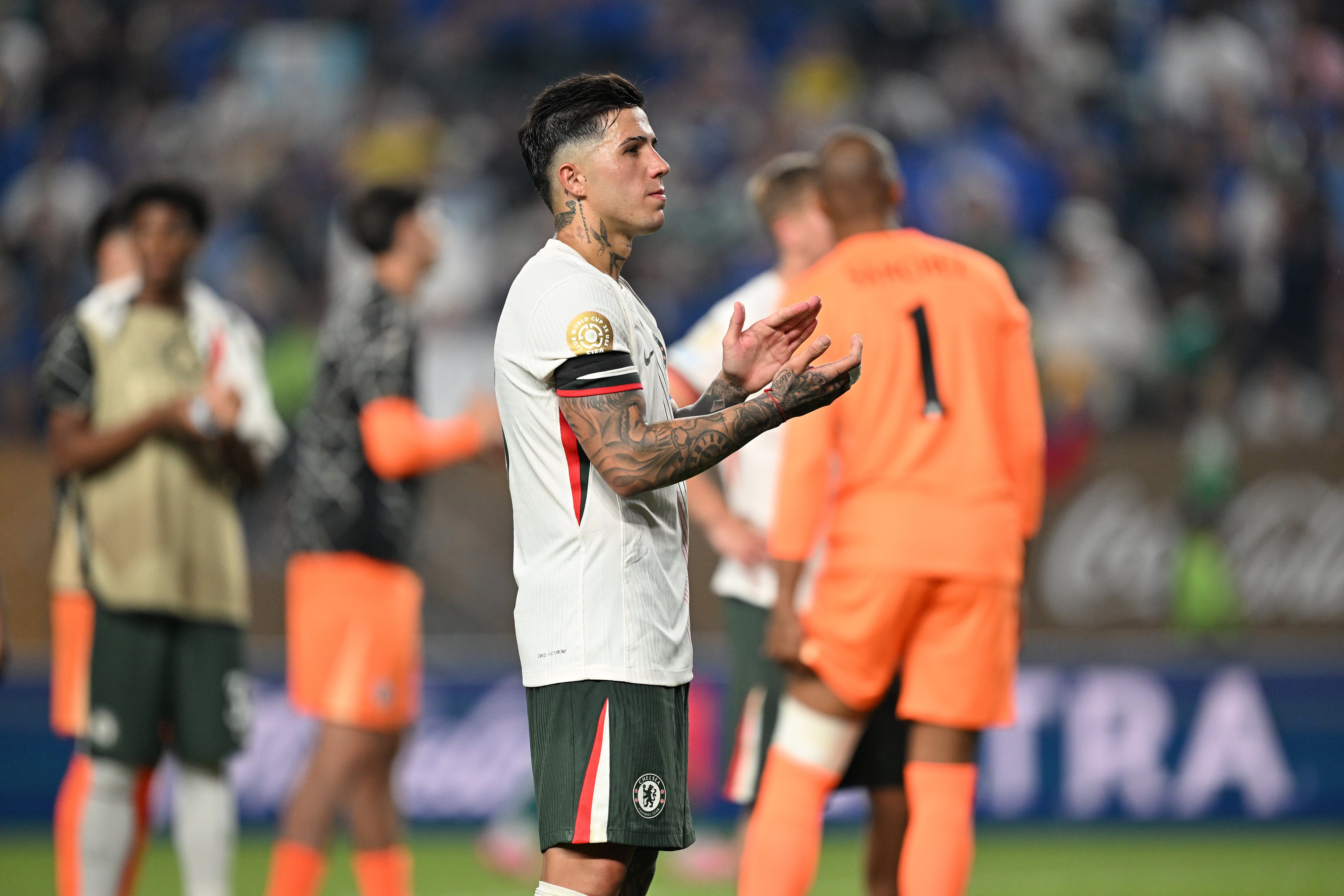 包含世界杯决赛爆出冷门!切尔西大胜皇家马德里,争冠形势突变的词条